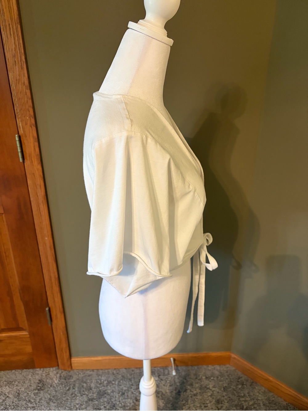 Kimchi Blue Open Front Tie Crop Top with Flutter Sleeves in Ivory - Picture 4 of 5
